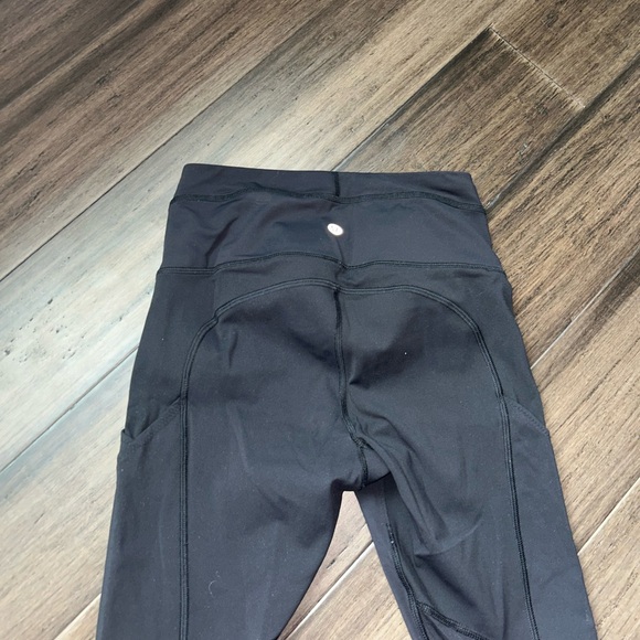 Lululemon leggings size 4 - Picture 4 of 4